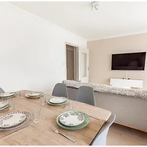 https://appartement-6-rodez.midi-pyreneeshotels.com