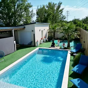 https://studio-chic.midi-pyreneeshotels.com